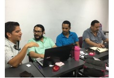 Imagen de un curso del Centro con maestros de la Universidad de Colima