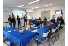 Capacitación práctica en mejora continua — Instituto Superant® formando Black Belts en empresa del sector logístico.